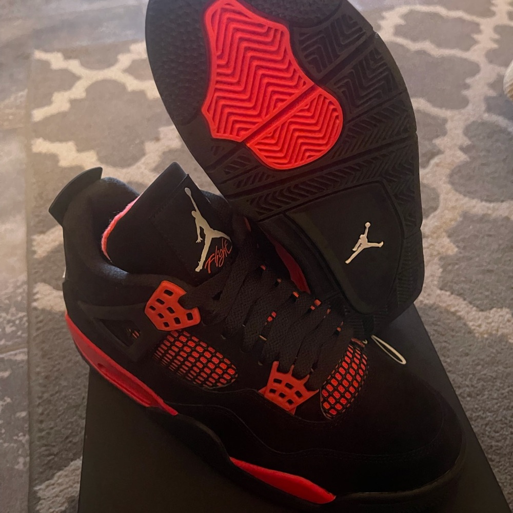 ‼️SOLDDDDD‼️ Jordan 4 Retro Red Thunder